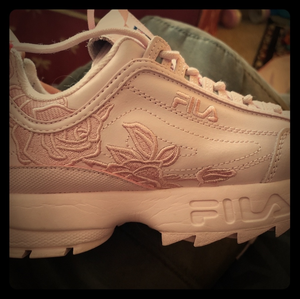 Light pink rose filas